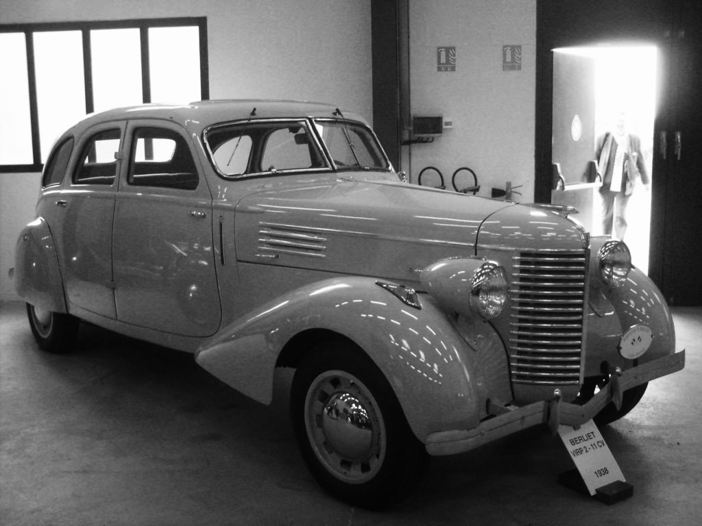 BERLIET DAUPHINE (1938 – 1939) - Les dernières voitures lyonnaises.