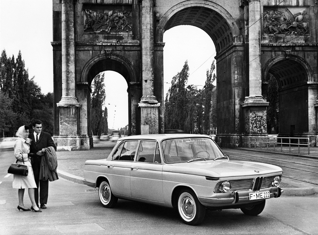 BMW 501 ET 502 – LA RENAISSANCE BAVAROISE