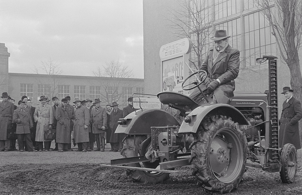 TRACTEURS PORSCHE - Les purs-sangs de labour.