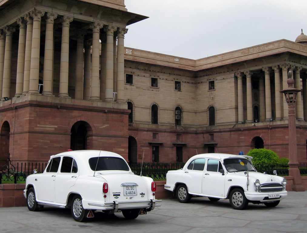 HINDUSTAN AMBASSADOR - Vestige britannique au pays de Gandhi.