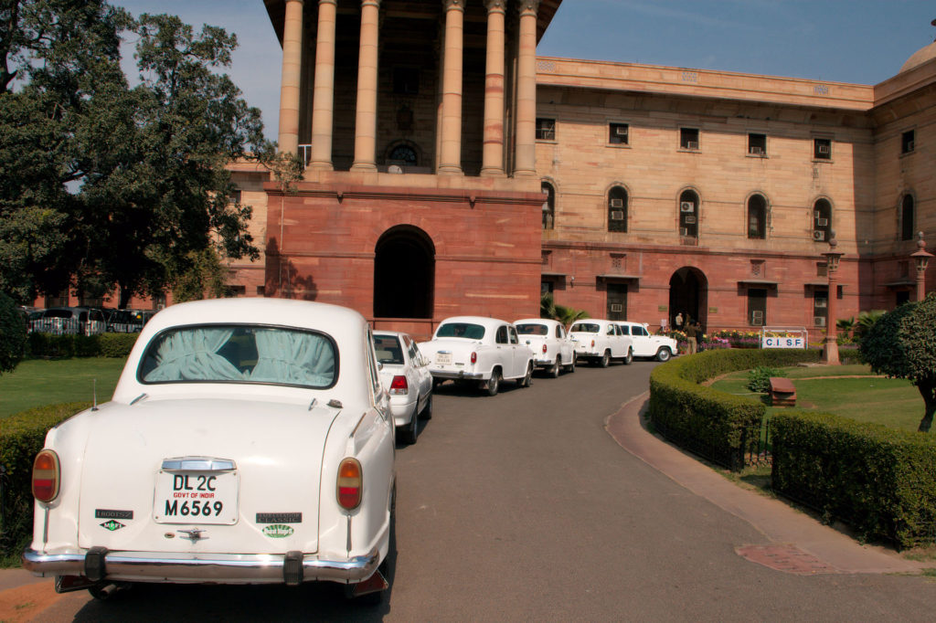 HINDUSTAN AMBASSADOR - Vestige britannique au pays de Gandhi.