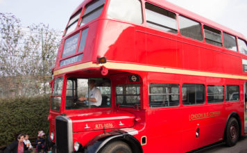 AEC REGENT et LEYLAND TITAN - Bons baisers de Londres.
