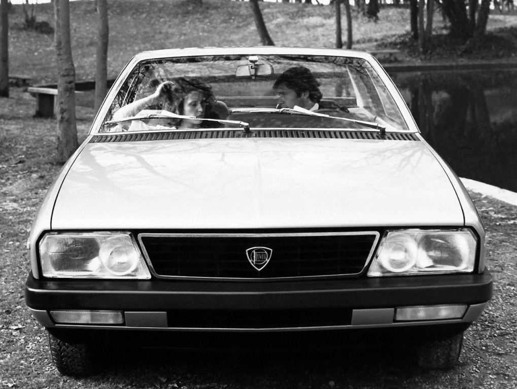 LANCIA GAMMA - Salade grecque à l'italienne.