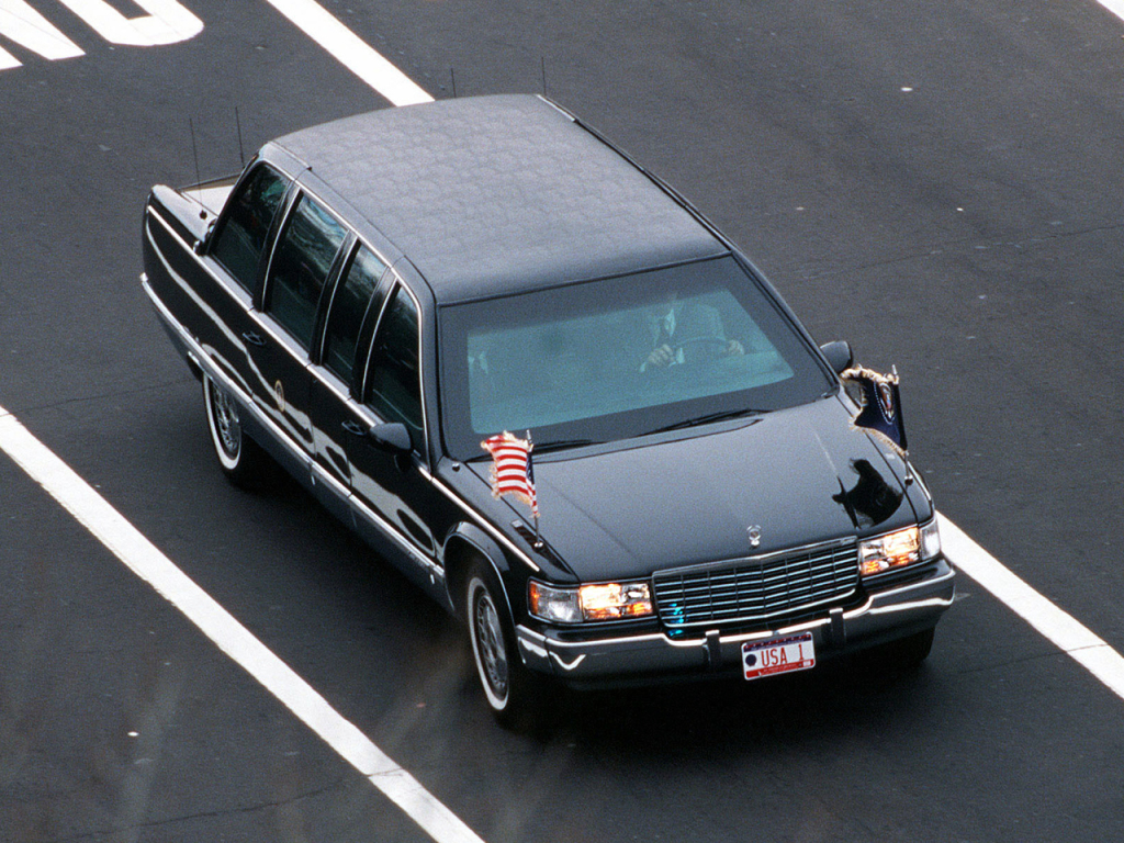 LINCOLN CONTINENTAL et CADILLAC FLEETWOOD - Reagan, Bush Senior et Clinton