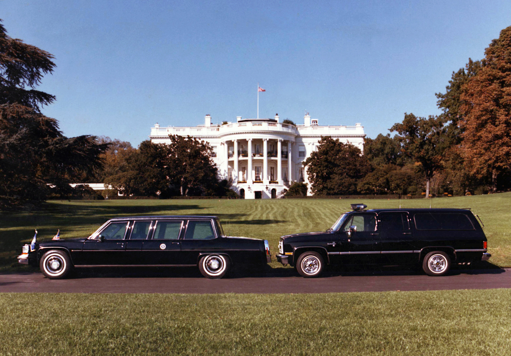 LINCOLN CONTINENTAL et CADILLAC FLEETWOOD - Reagan, Bush Senior et Clinton