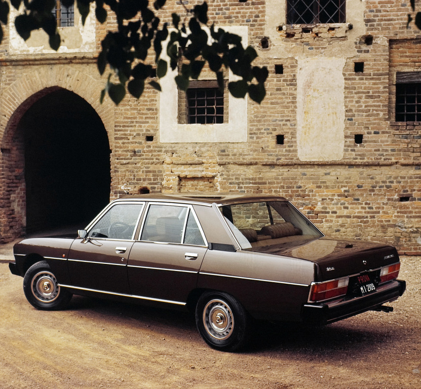 PEUGEOT 604 - Une lionne dans la cour des grandes.