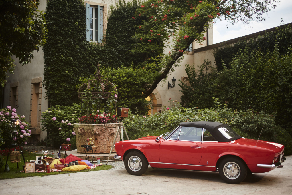 FIAT 124 SPIDER -Dolce Vita Sauce Turinoise.