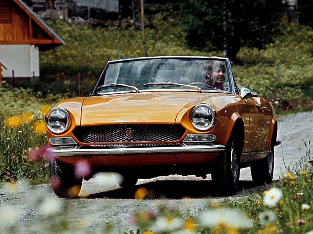 FIAT 124 SPIDER -Dolce Vita Sauce Turinoise.