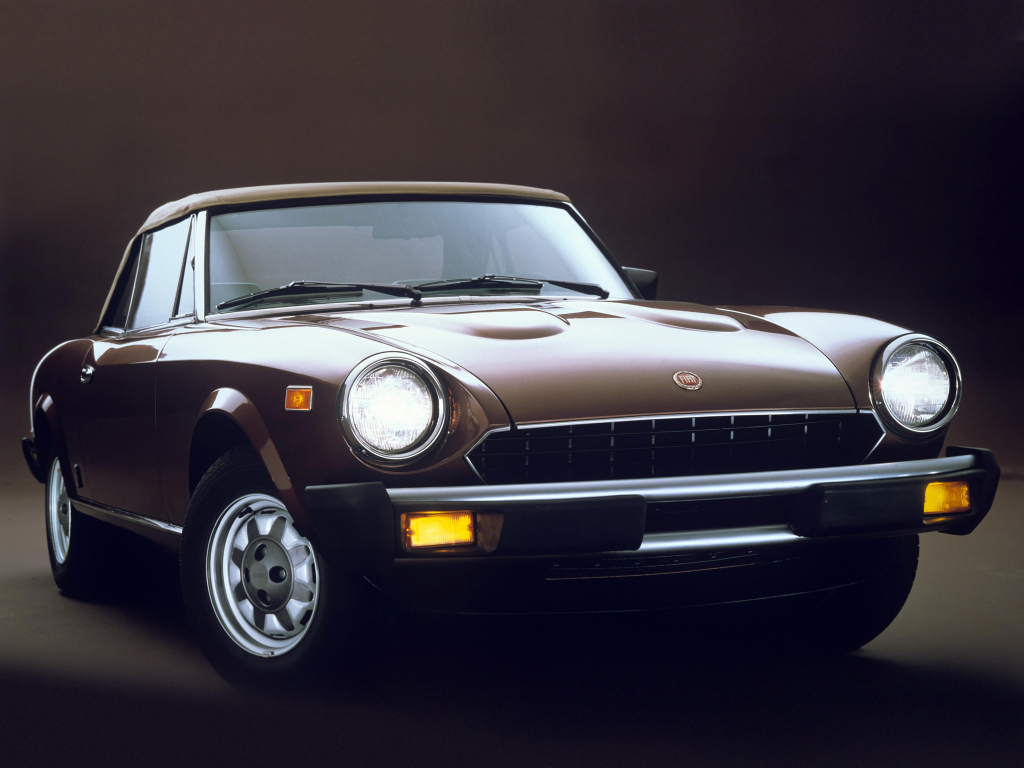 FIAT 124 SPIDER -Dolce Vita Sauce Turinoise.