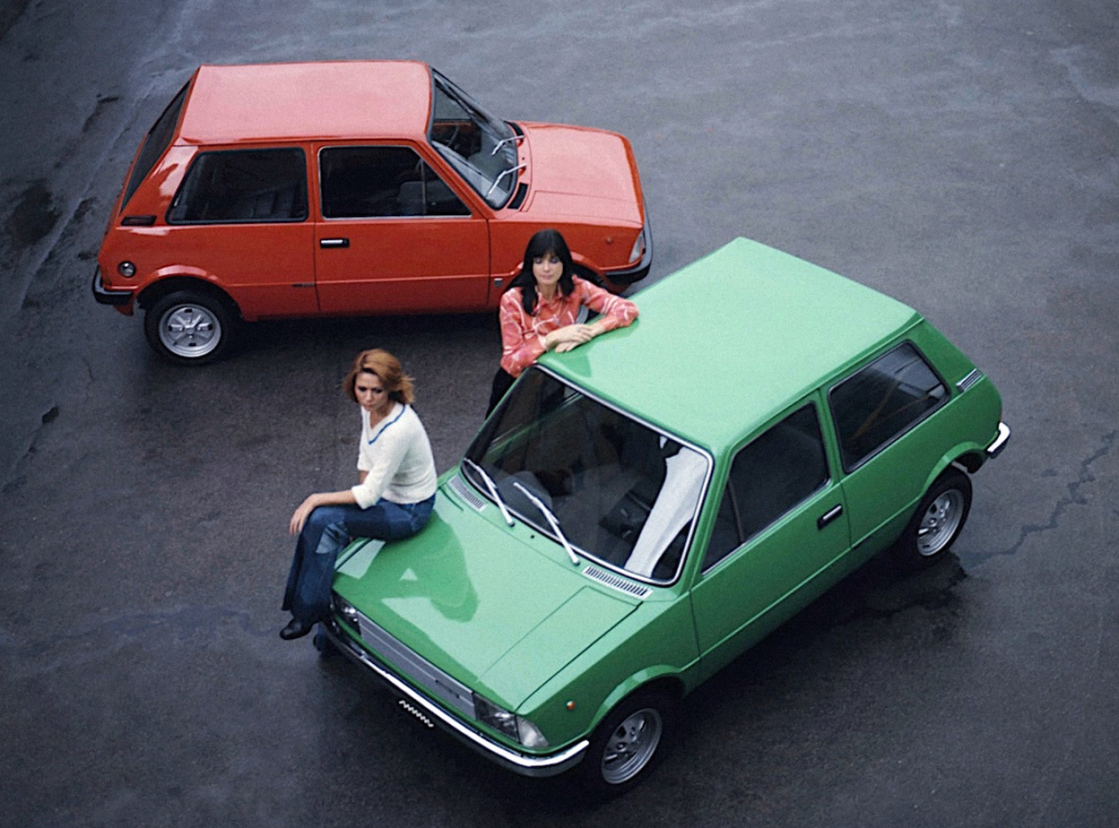 INNOCENTI MINI « BERTONE » - Sauces Worcestershire et bolognaise.