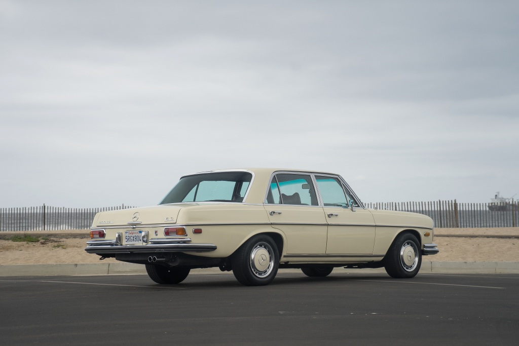 MERCEDES CLASSE S W108/109 - L'étoile allemande.