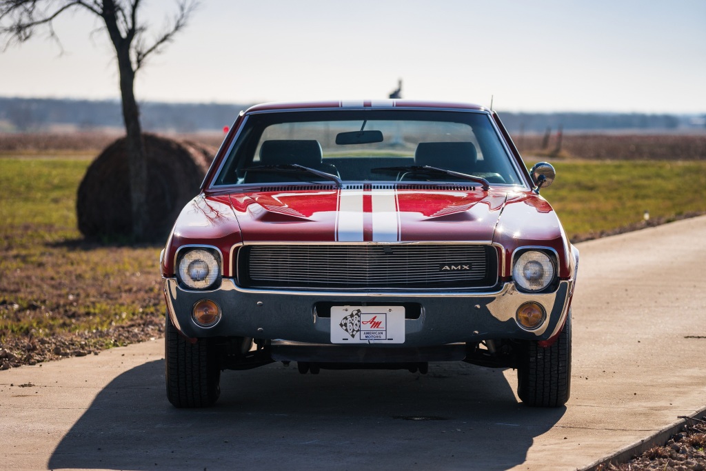 AMC JAVELIN AMX - La Corvette en ligne de mire.