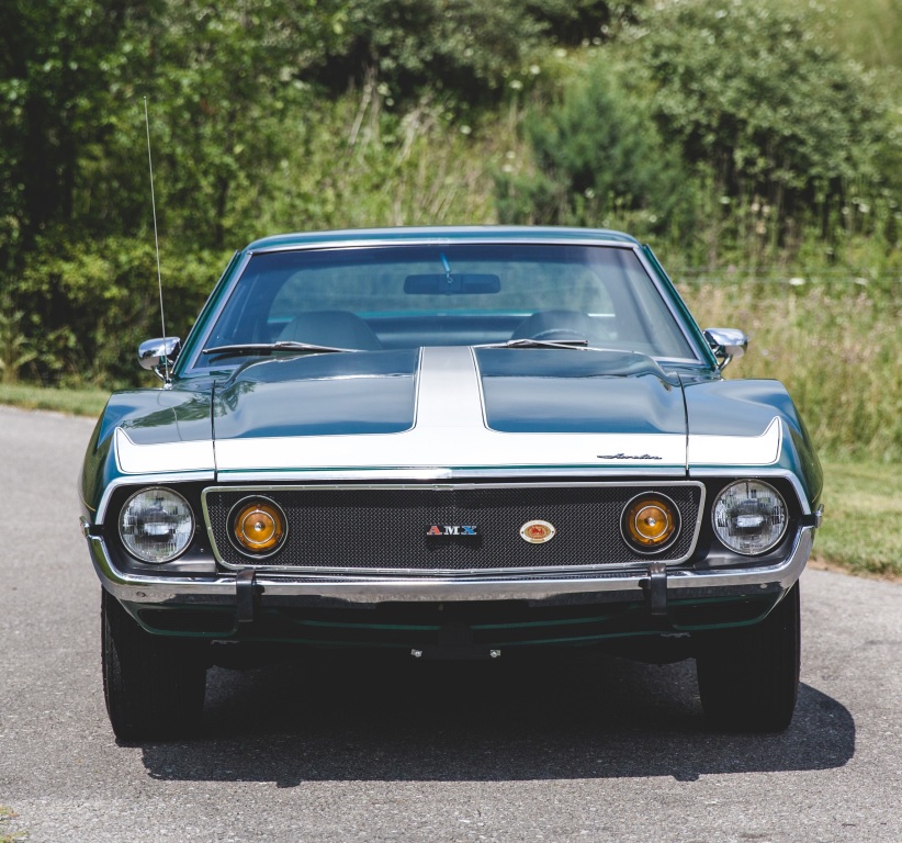 AMC JAVELIN AMX - La Corvette en ligne de mire.