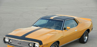 AMC JAVELIN AMX - La Corvette en ligne de mire.