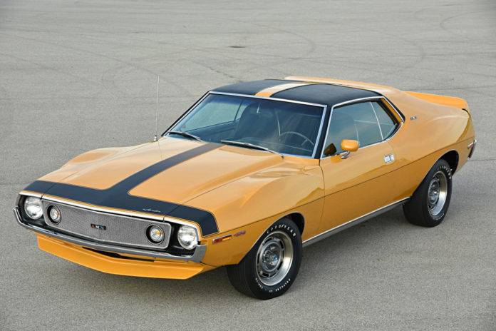 AMC JAVELIN AMX - La Corvette en ligne de mire.