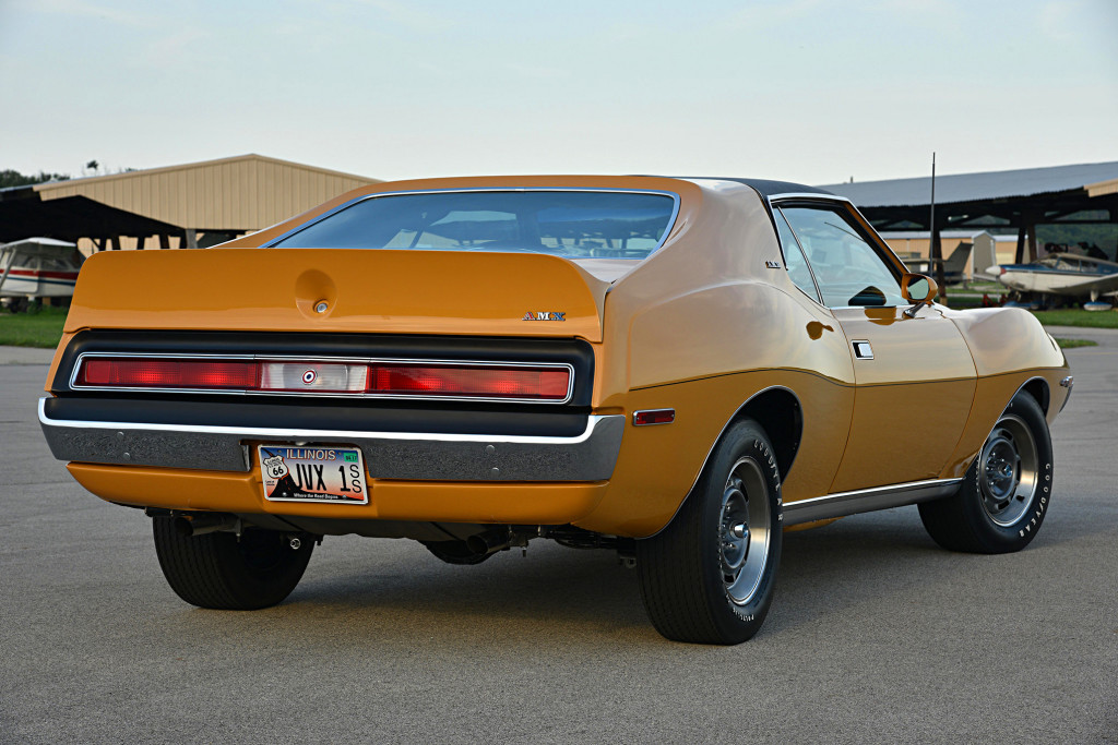 AMC JAVELIN AMX - La Corvette en ligne de mire.