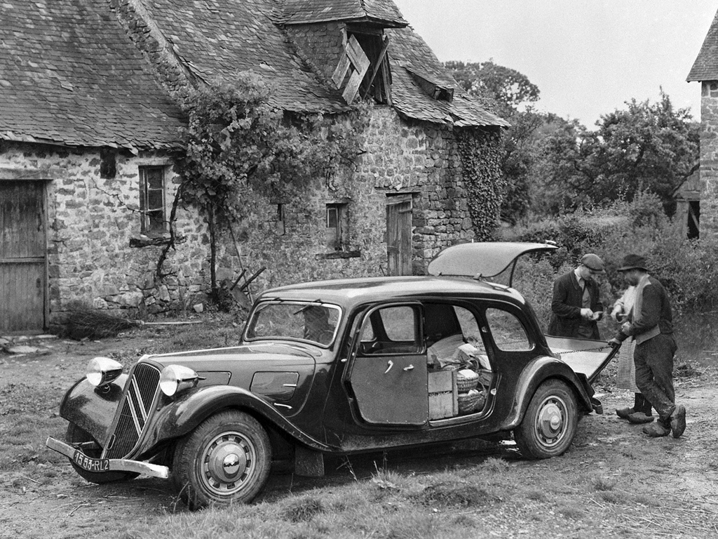 CITROËN TRACTION AVANT 15-SIX - La reine de la route.