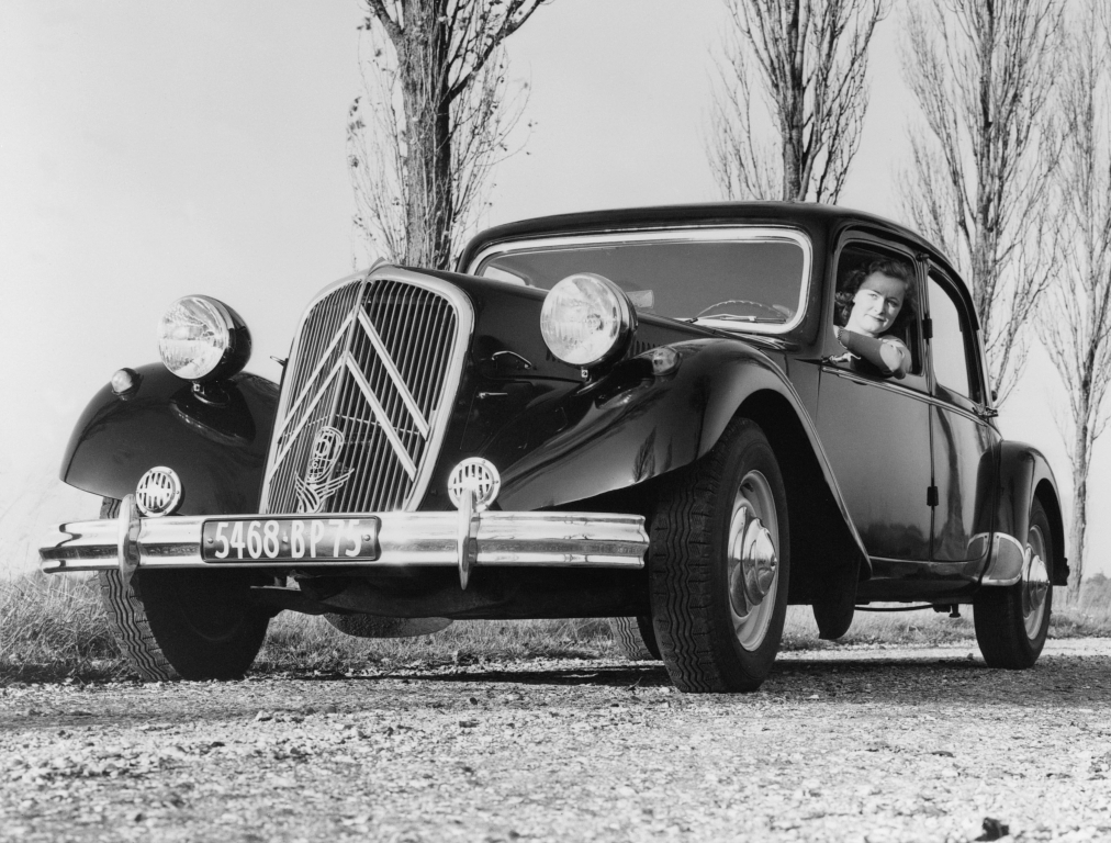 CITROËN TRACTION AVANT 15-SIX - La reine de la route.