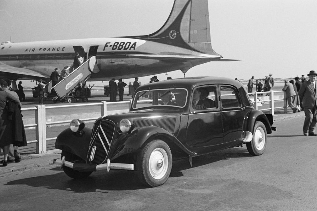 CITROËN TRACTION AVANT 15-SIX - La reine de la route.