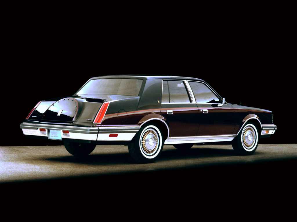 LINCOLN CONTINENTAL (1970 – 2002) -Grandeur et déclin de l'Amérique.