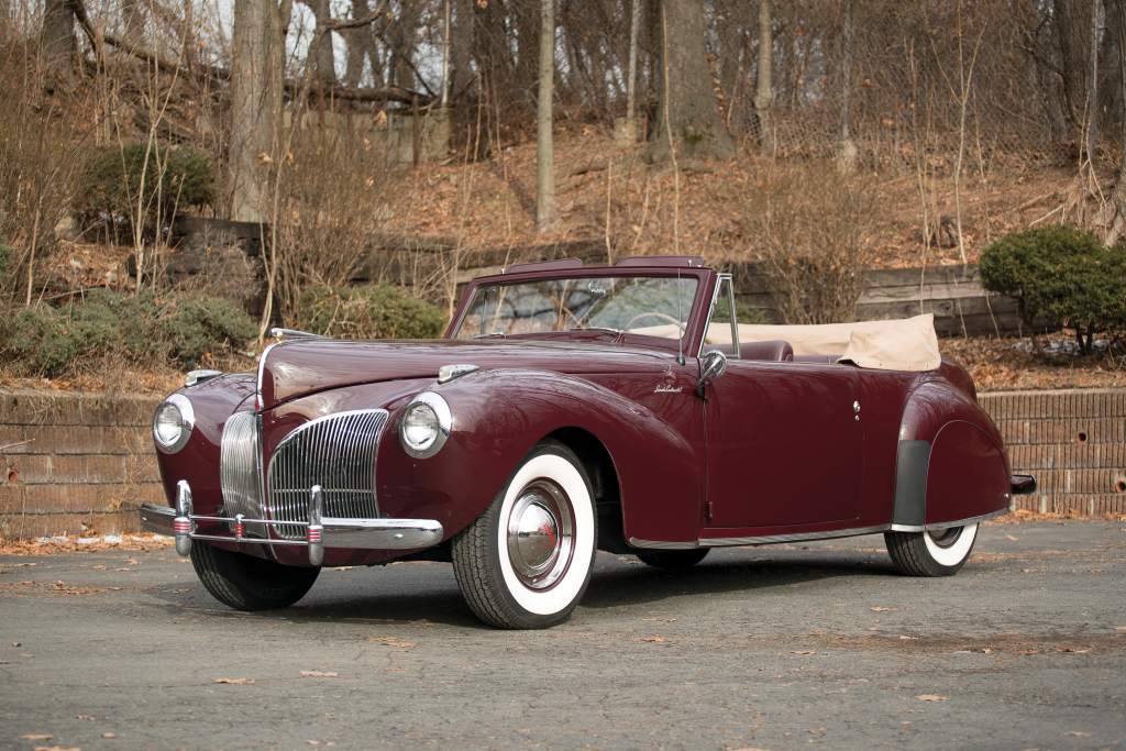 LINCOLN CONTINENTAL (1970 – 2002) -Grandeur et déclin de l'Amérique.