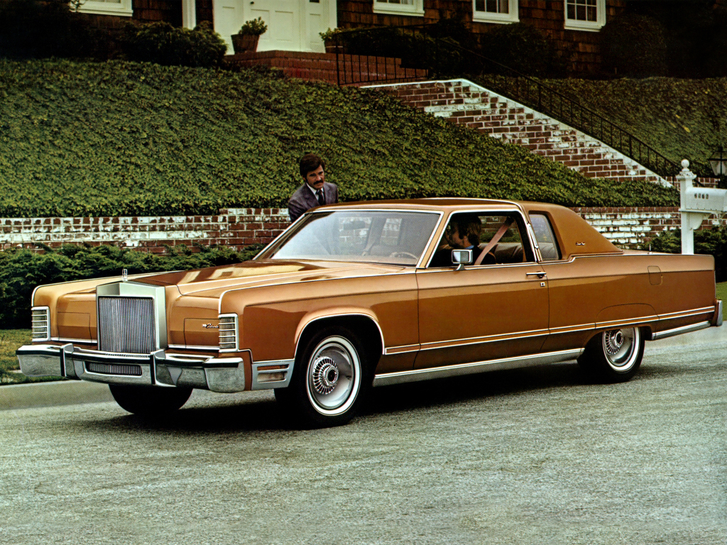 LINCOLN CONTINENTAL (1970 – 2002) -Grandeur et déclin de l'Amérique.