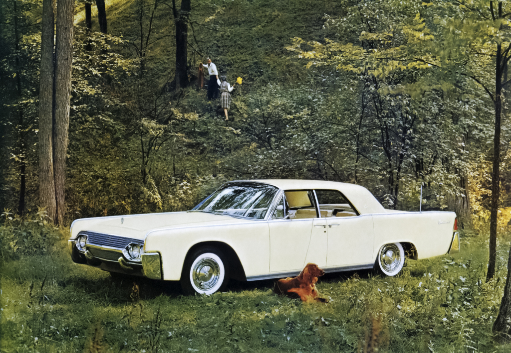 LINCOLN CONTINENTAL (1970 – 2002) -Grandeur et déclin de l'Amérique.