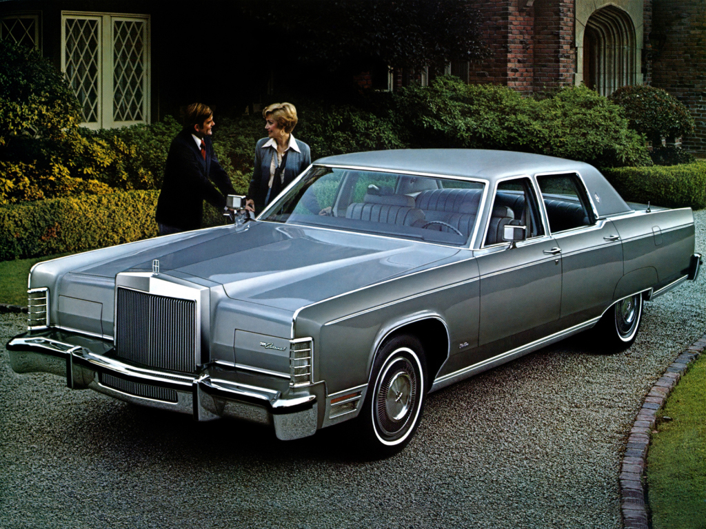 LINCOLN CONTINENTAL (1970 – 2002) -Grandeur et déclin de l'Amérique.