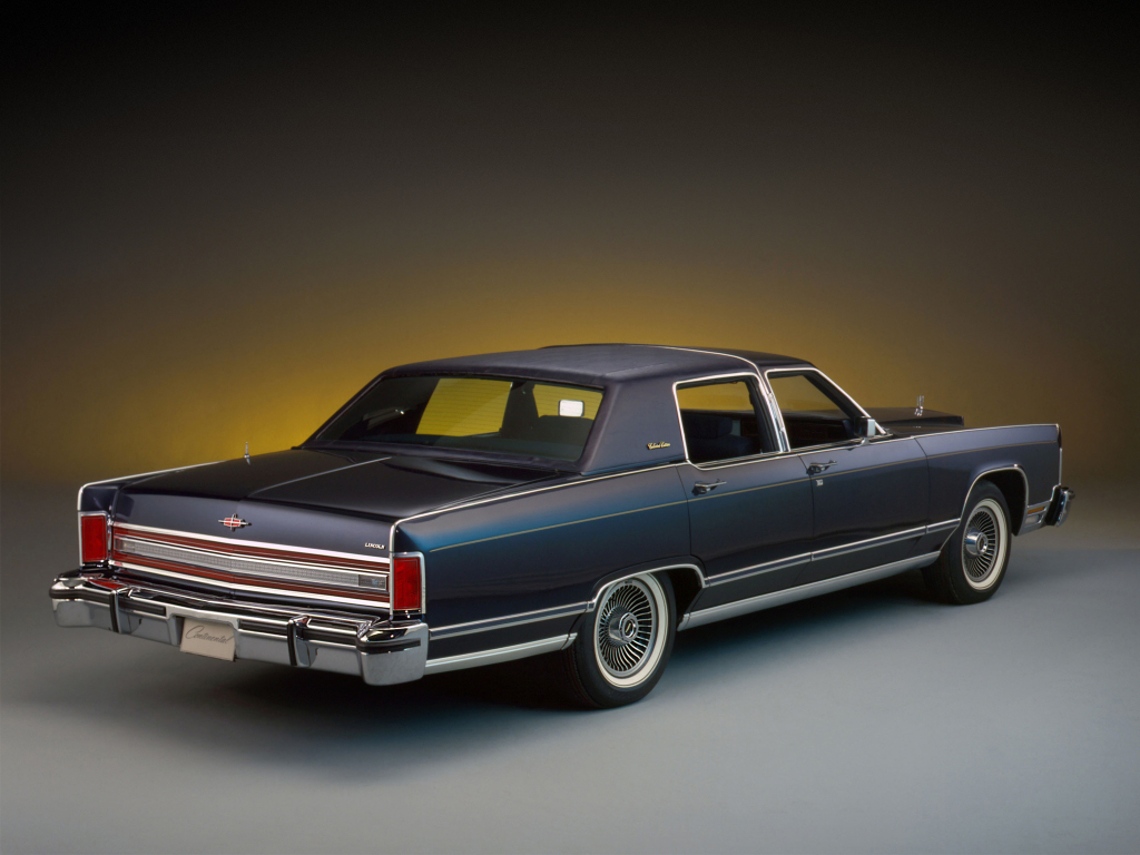 LINCOLN CONTINENTAL (1970 – 2002) -Grandeur et déclin de l'Amérique.