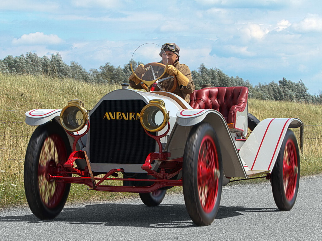 AUBURN - Sport et luxe populaire à l'américaine.