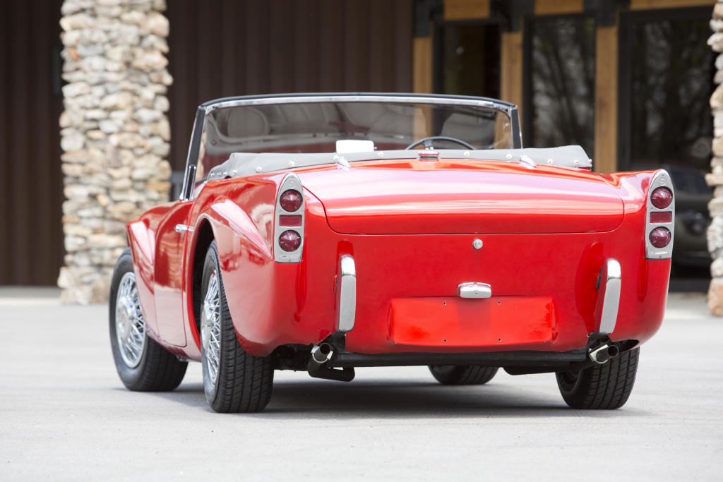 DAIMLER SP 250 - Drôle de gueule.