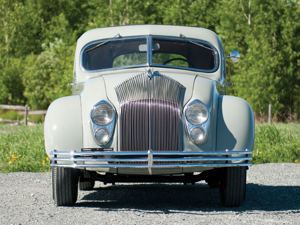 CHRYSLER et DE SOTO AIRFLOW - Un train trop en avance.