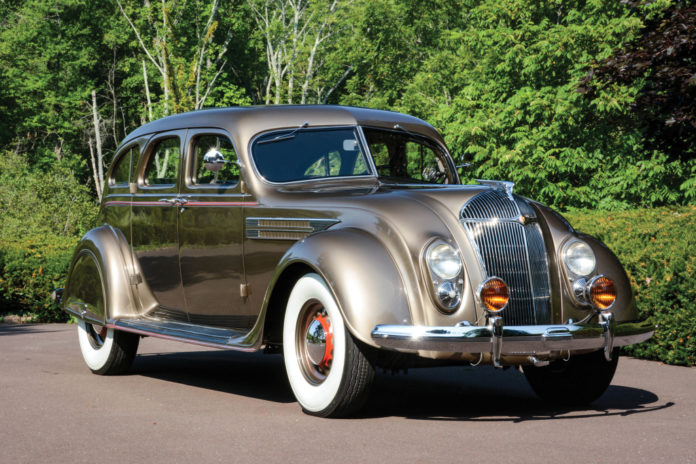 CHRYSLER et DE SOTO AIRFLOW - Un train trop en avance.