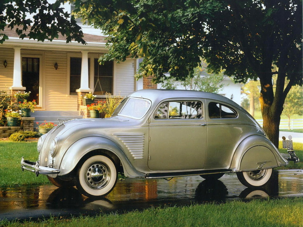 CHRYSLER et DE SOTO AIRFLOW - Un train trop en avance.