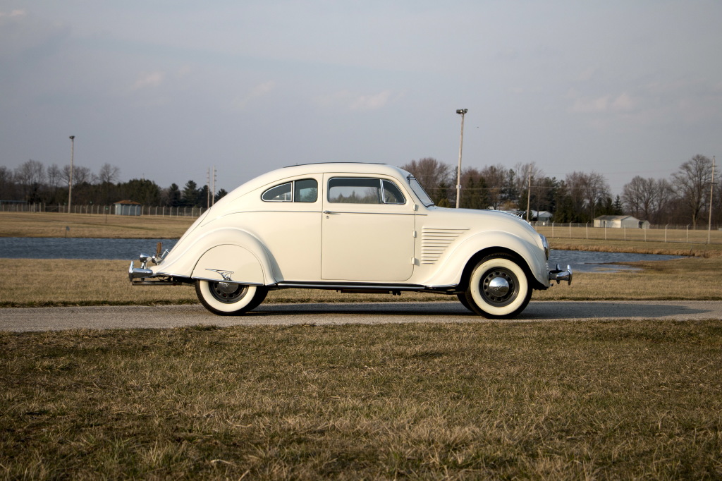 CHRYSLER et DE SOTO AIRFLOW - Un train trop en avance.