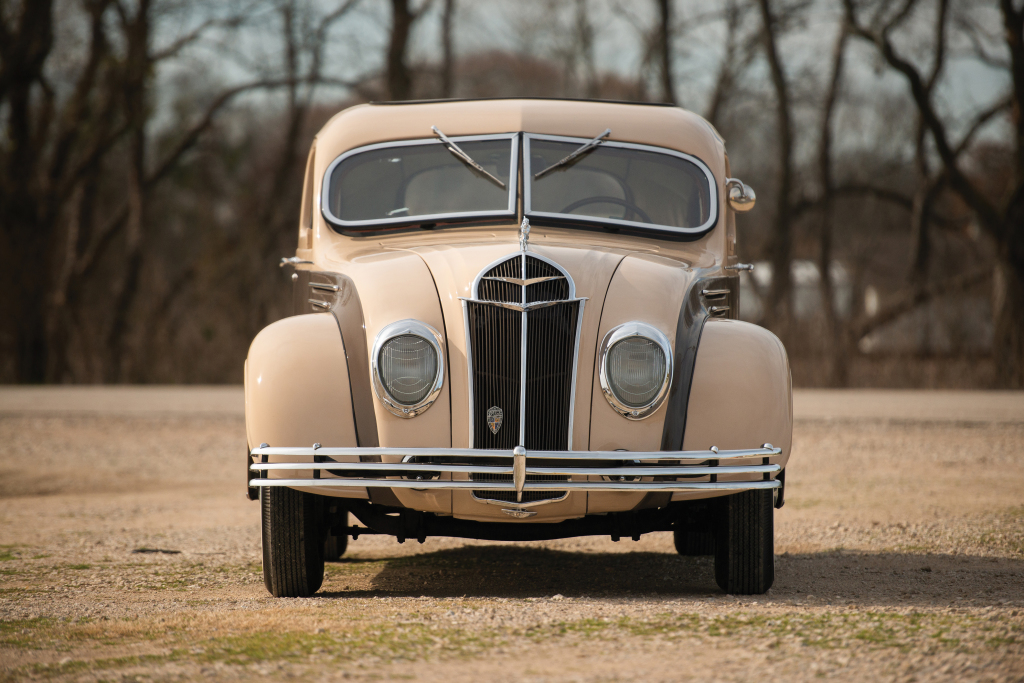 CHRYSLER et DE SOTO AIRFLOW - Un train trop en avance.