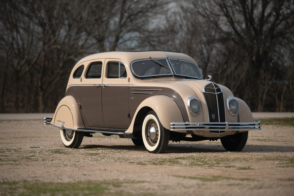 CHRYSLER et DE SOTO AIRFLOW - Un train trop en avance.