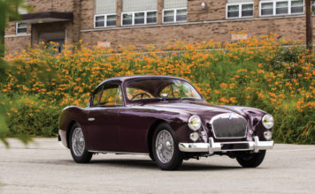 TALBOT LAGO GRAND SPORT - Sportive en robe de gala.