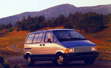 FORD AEROSTAR – La recette américaine du minivan. FORD AEROSTAR - La recette américaine du minivan.