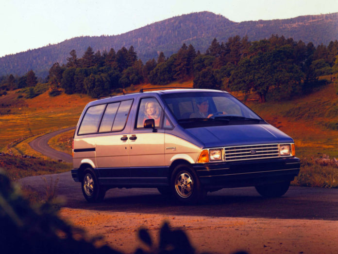 FORD AEROSTAR - La recette américaine du minivan.