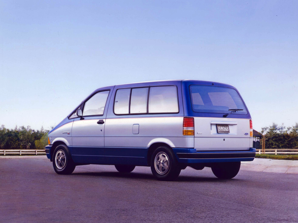 FORD AEROSTAR - La recette américaine du minivan.