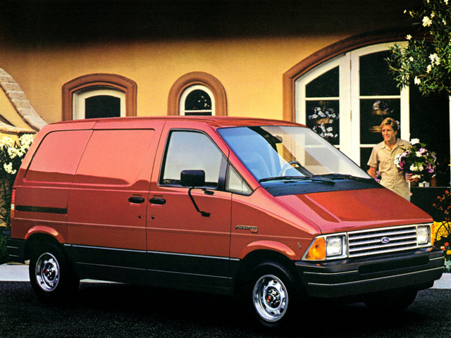 FORD AEROSTAR - La recette américaine du minivan.