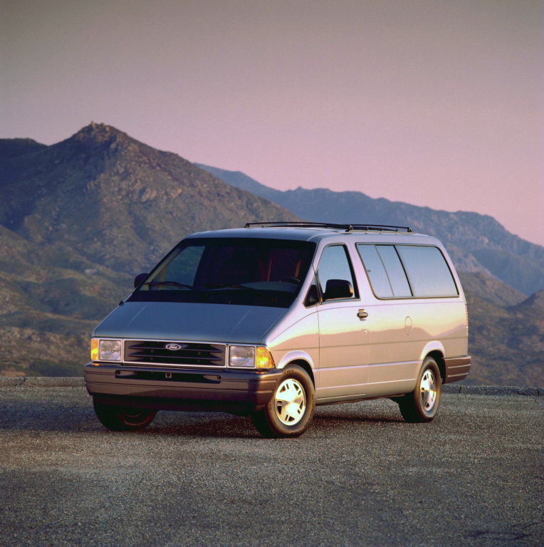 FORD AEROSTAR - La recette américaine du minivan.