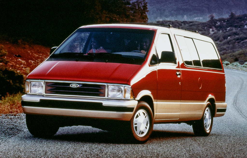 FORD AEROSTAR - La recette américaine du minivan.