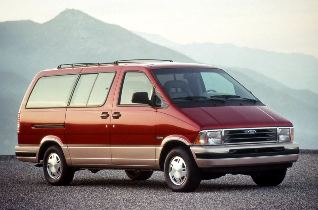 FORD AEROSTAR - La recette américaine du minivan.