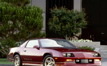 CHEVROLET CAMARO IROC-Z – Iron Man Z. CHEVROLET CAMARO IROC-Z - Iron Man Z.
