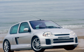 RENAULT CLIO V6 – La dernière vraie citadine de compétition du losange. RENAULT CLIO V6 - La dernière vraie citadine de compétition du losange.