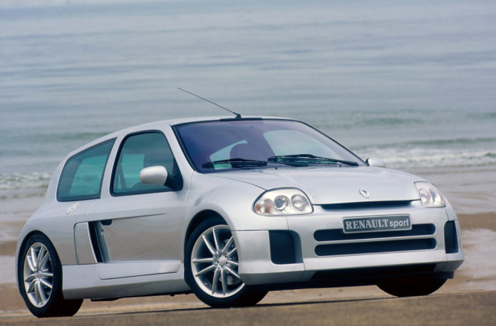 RENAULT CLIO V6 - La dernière vraie citadine de compétition du losange.