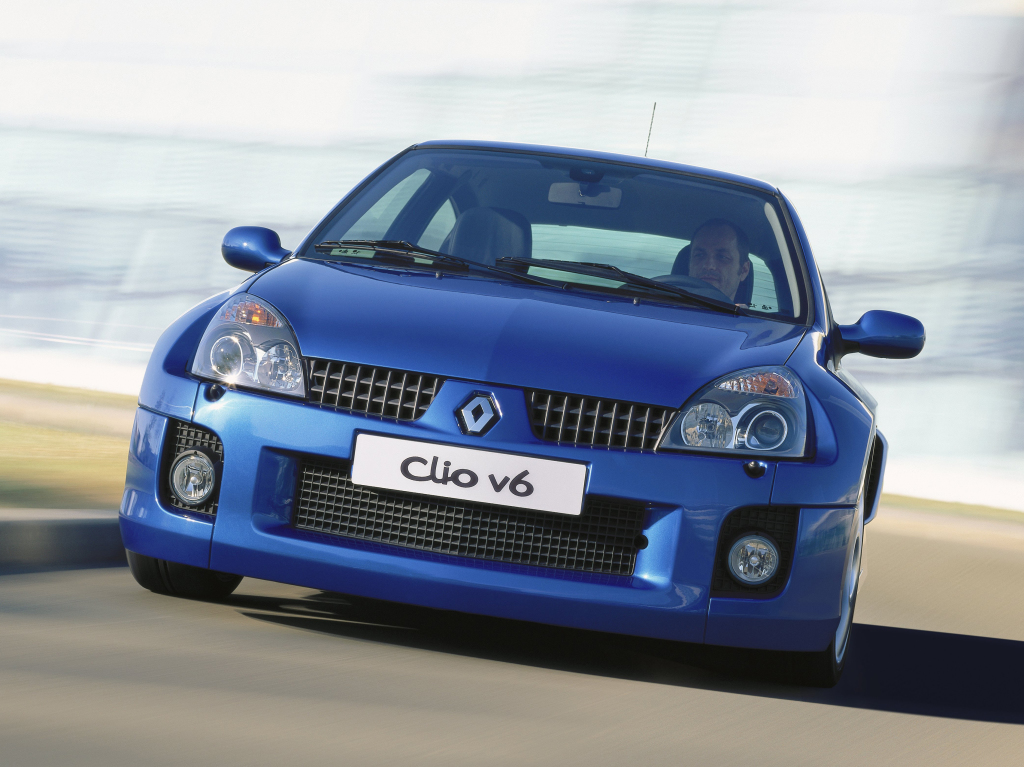 RENAULT CLIO V6 - La dernière vraie citadine de compétition du losange.