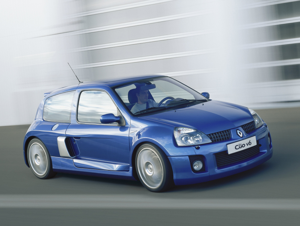 RENAULT CLIO V6 - La dernière vraie citadine de compétition du losange.